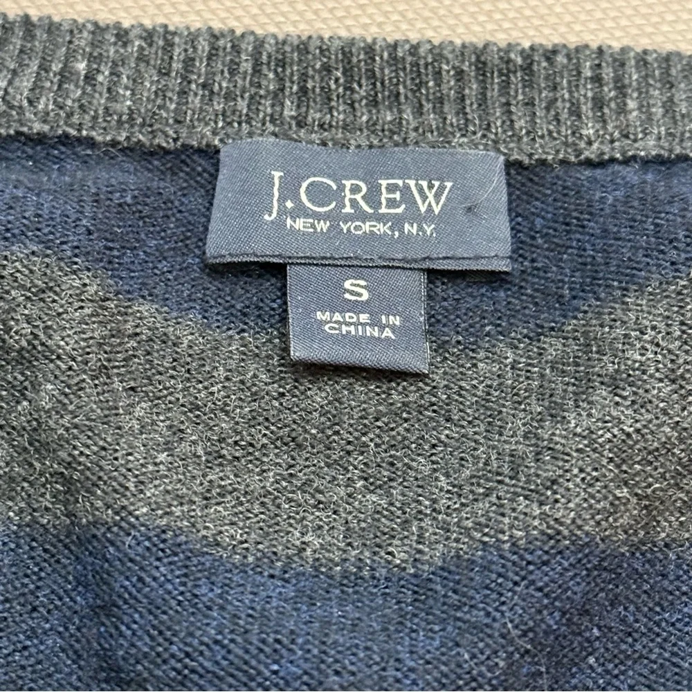 J.‎ Crew 100% Merino Wool Sweater V-Neck Stripe Preppy Business Casual Men’s S